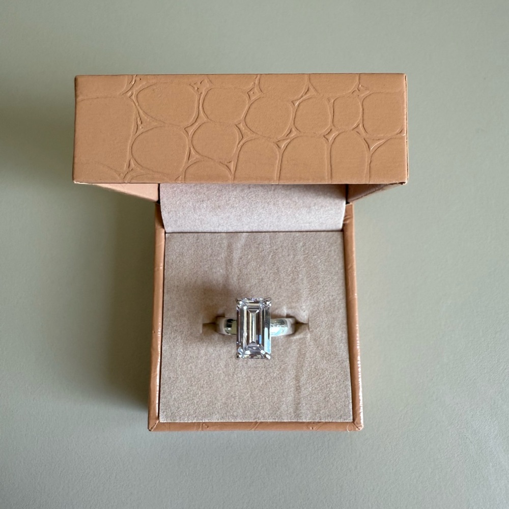 Jaclyn Roxanne outstanding ring - Picture 2 of 4